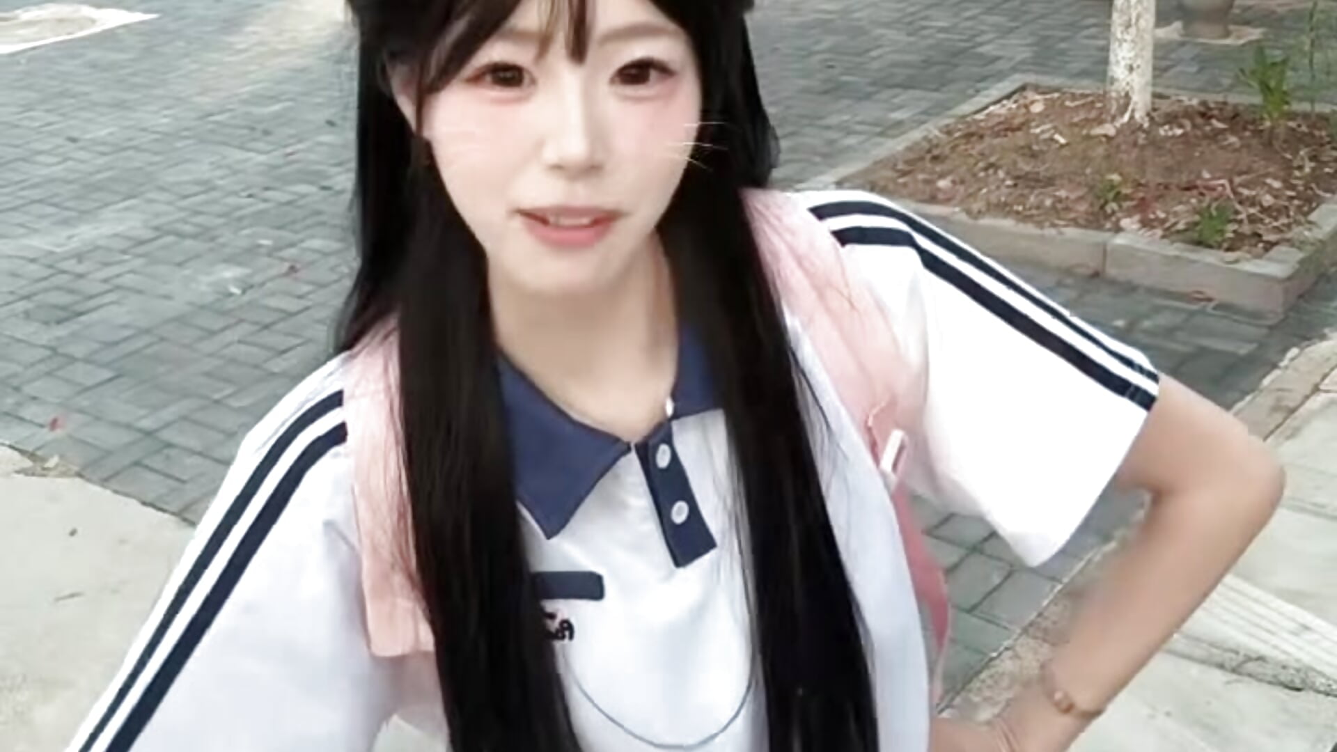 微信视频2025-11-28_090718_325 - video by Onecutelittle cam model