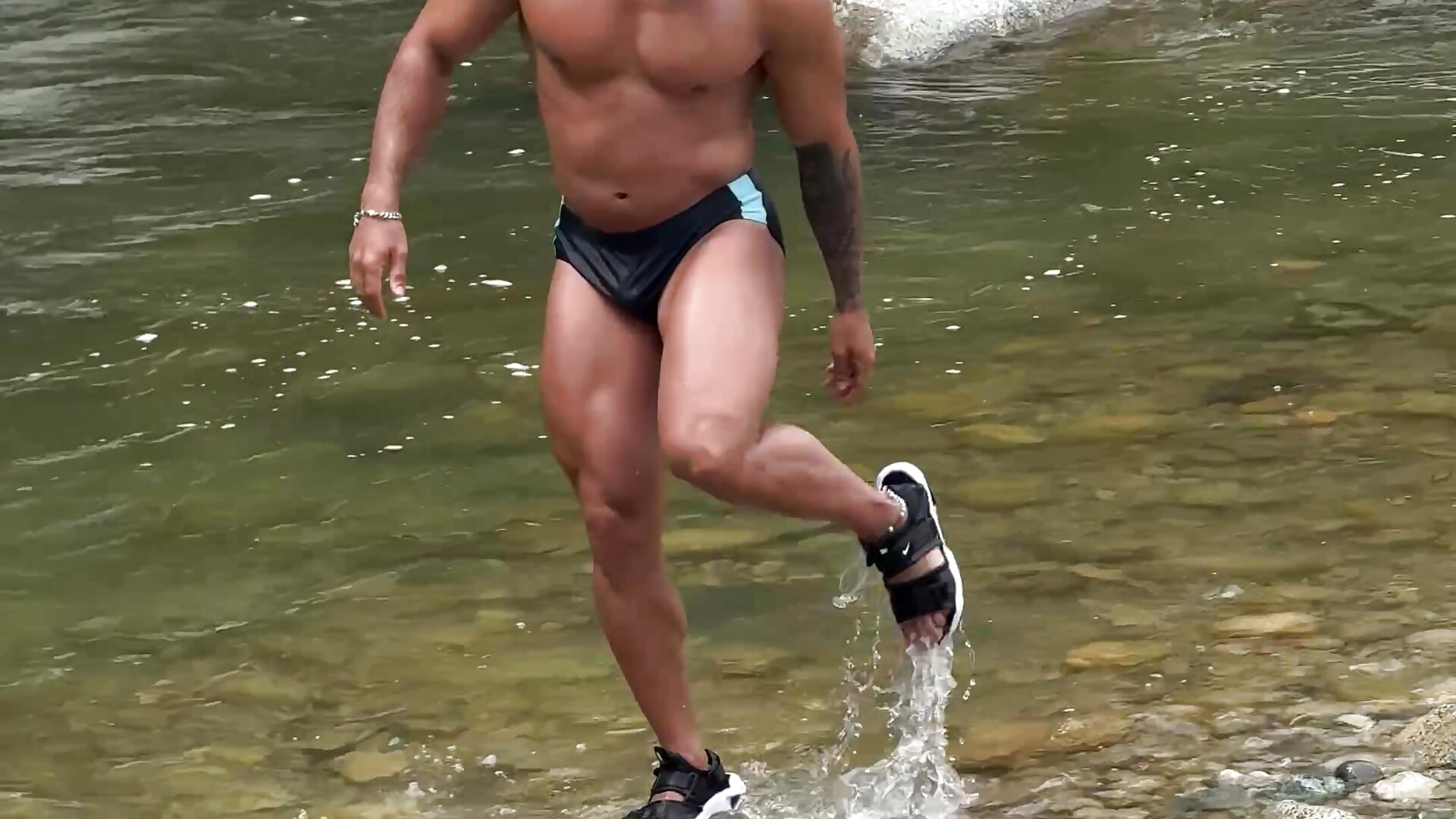 🌳🌳 - vidéo du modèle de showcams FreszX