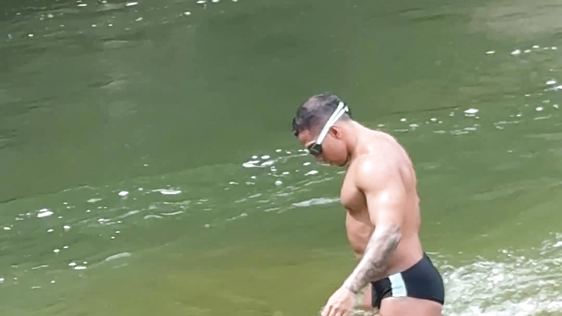 En charcos - vidéo du modèle de showcams FreszX