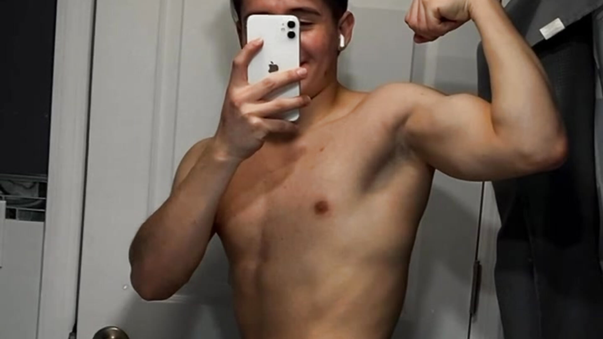 f182b40279fd476f8c39c7135330910d - video by Joshua6920 cam model