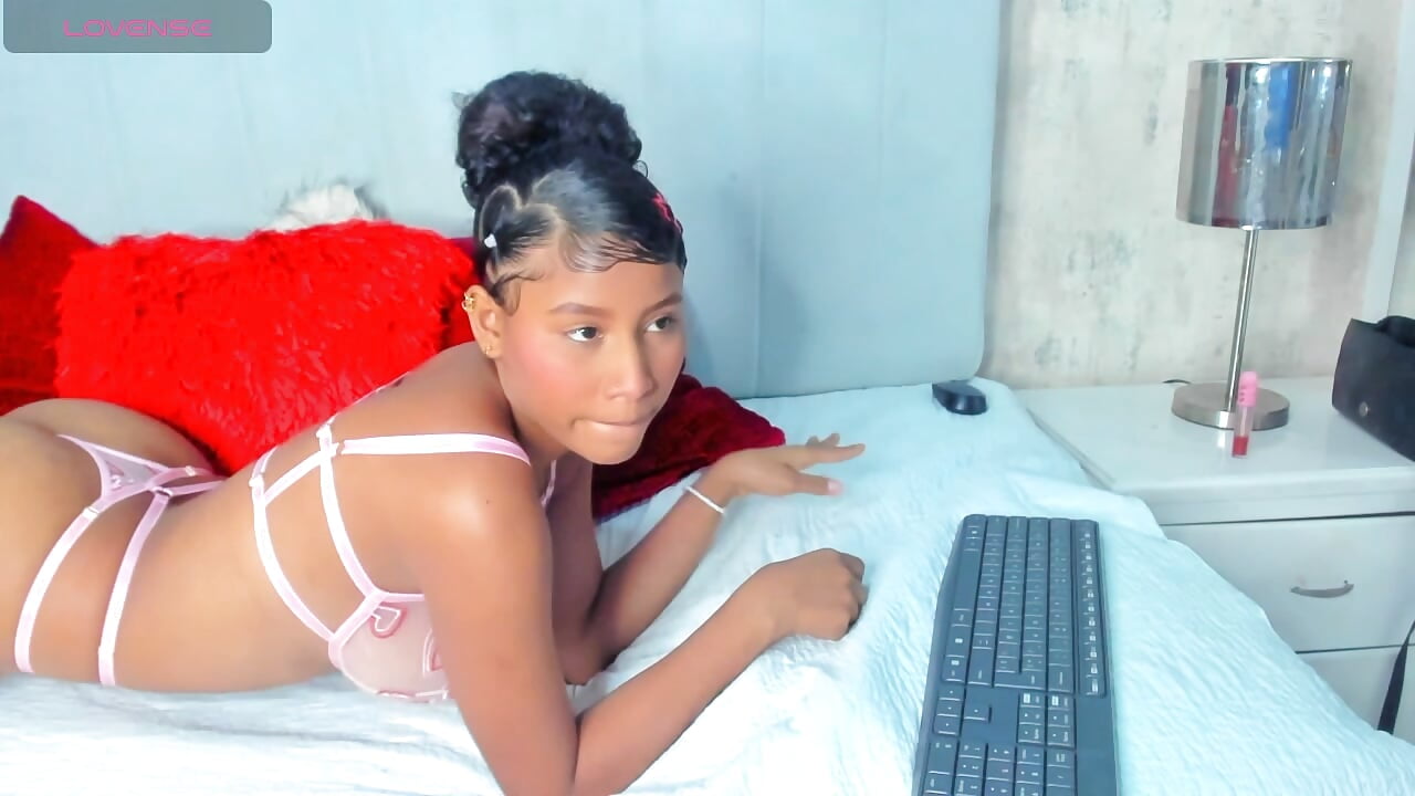 I love to move my ass 🍑💝 - video by Alisha_sttone69 cam model