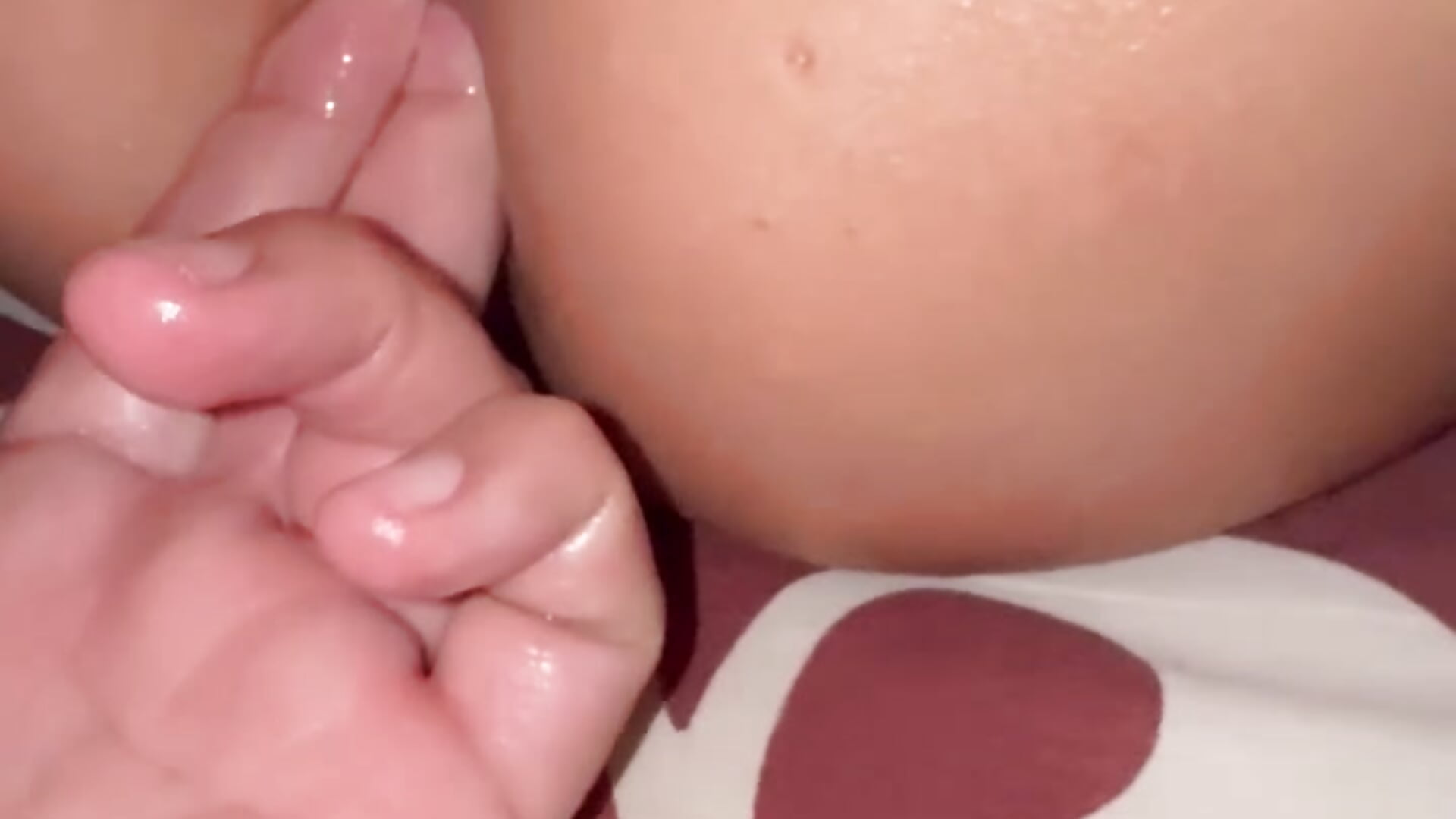 Me encanta el dedo en el culo - video by Womensexgold cam model