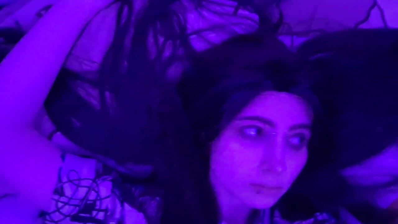 nice to meet you!－カメラキャストの_L_o_r_r_y_の動画