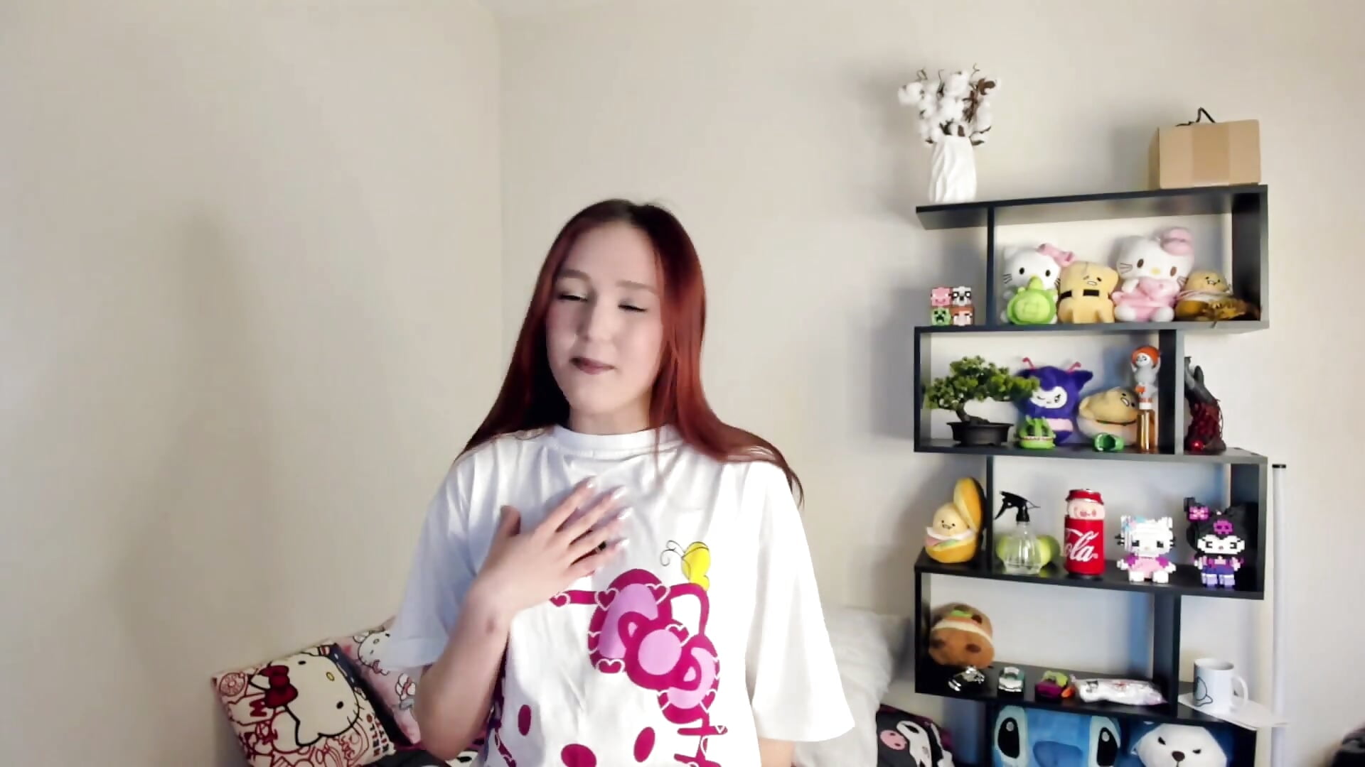 Welcome to my room! - video by MollyTheLolly cam model