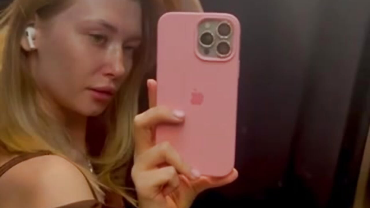 1 - video by naomi_hayess cam model