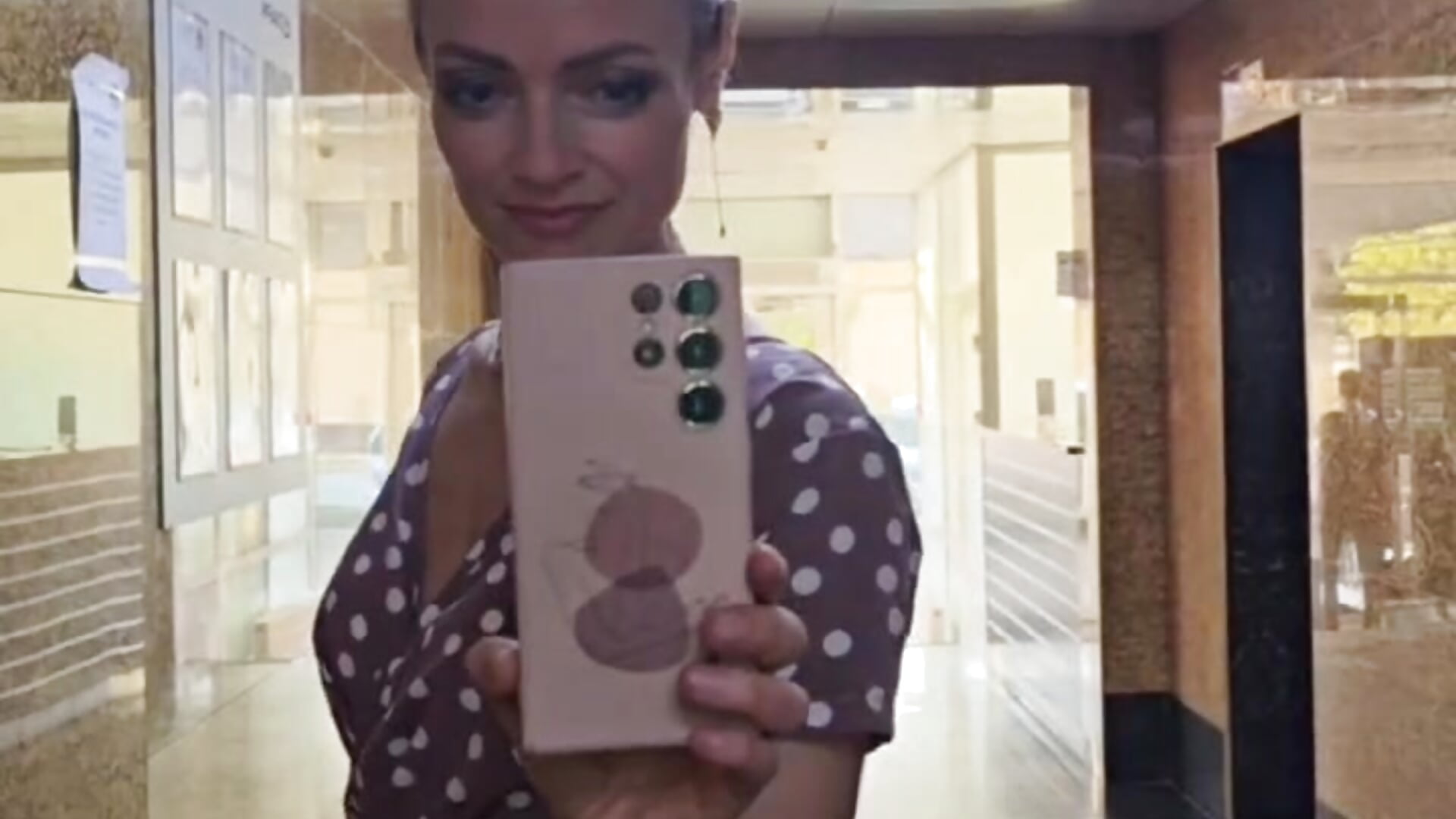 video_8 - video của người mẫu cam Salionne