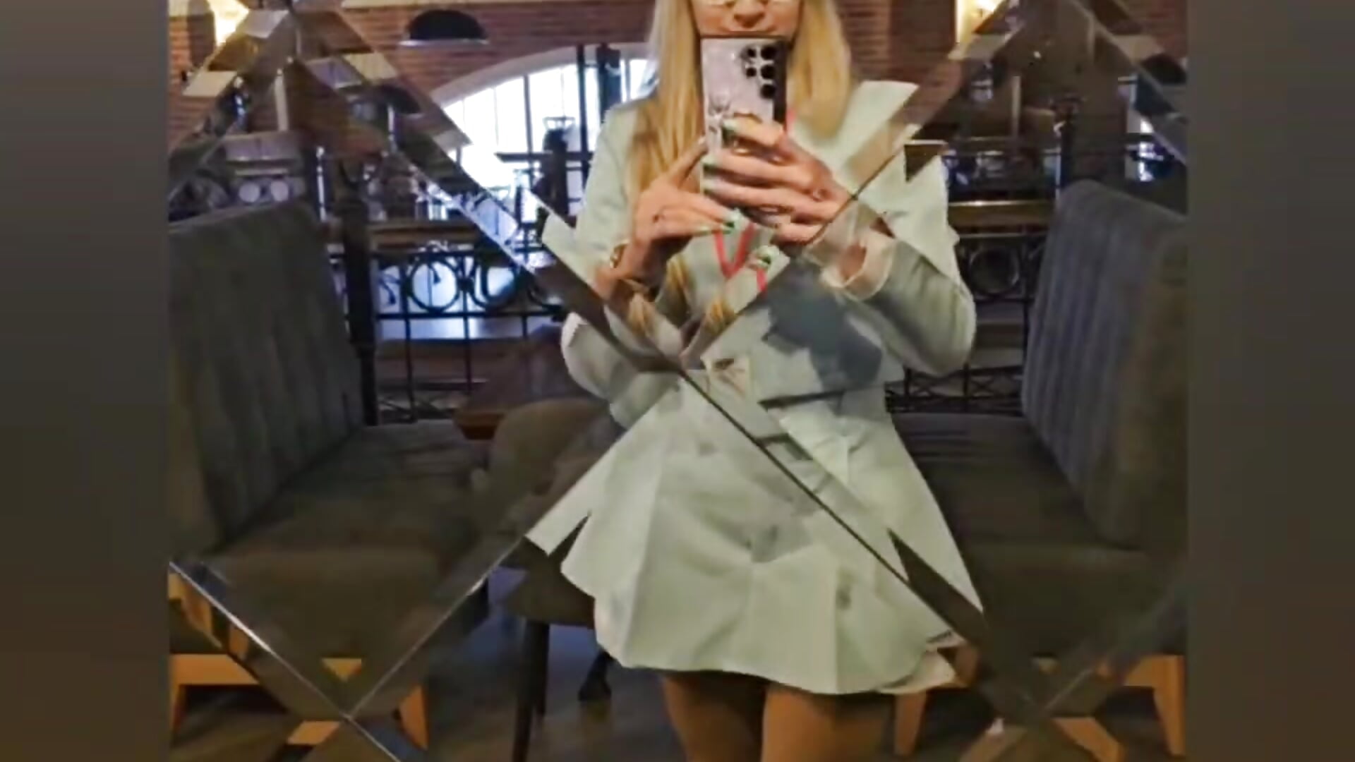 video_2026-03-12_17-03-10 - video của người mẫu cam Salionne