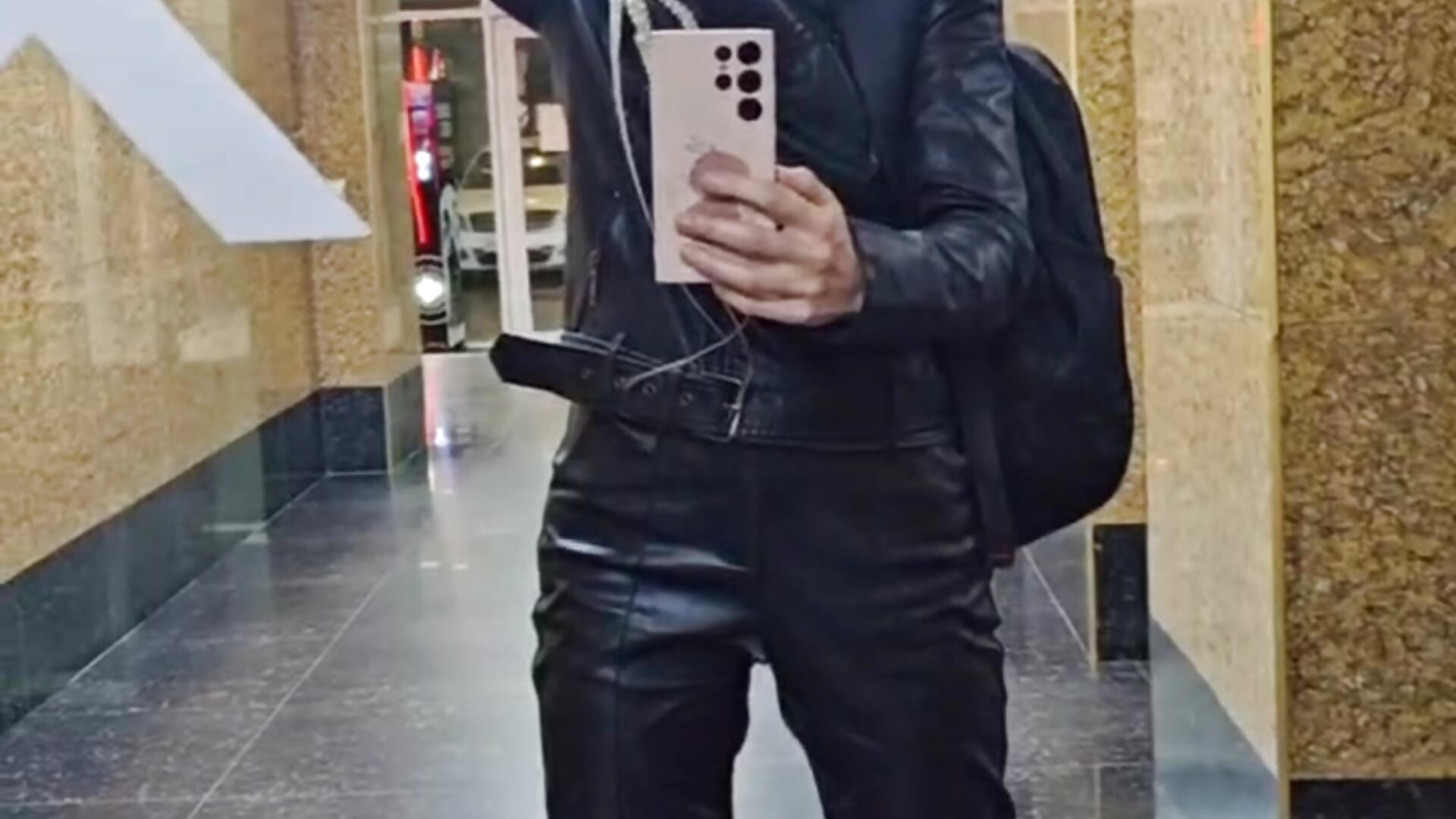 video_3 - video của người mẫu cam Salionne