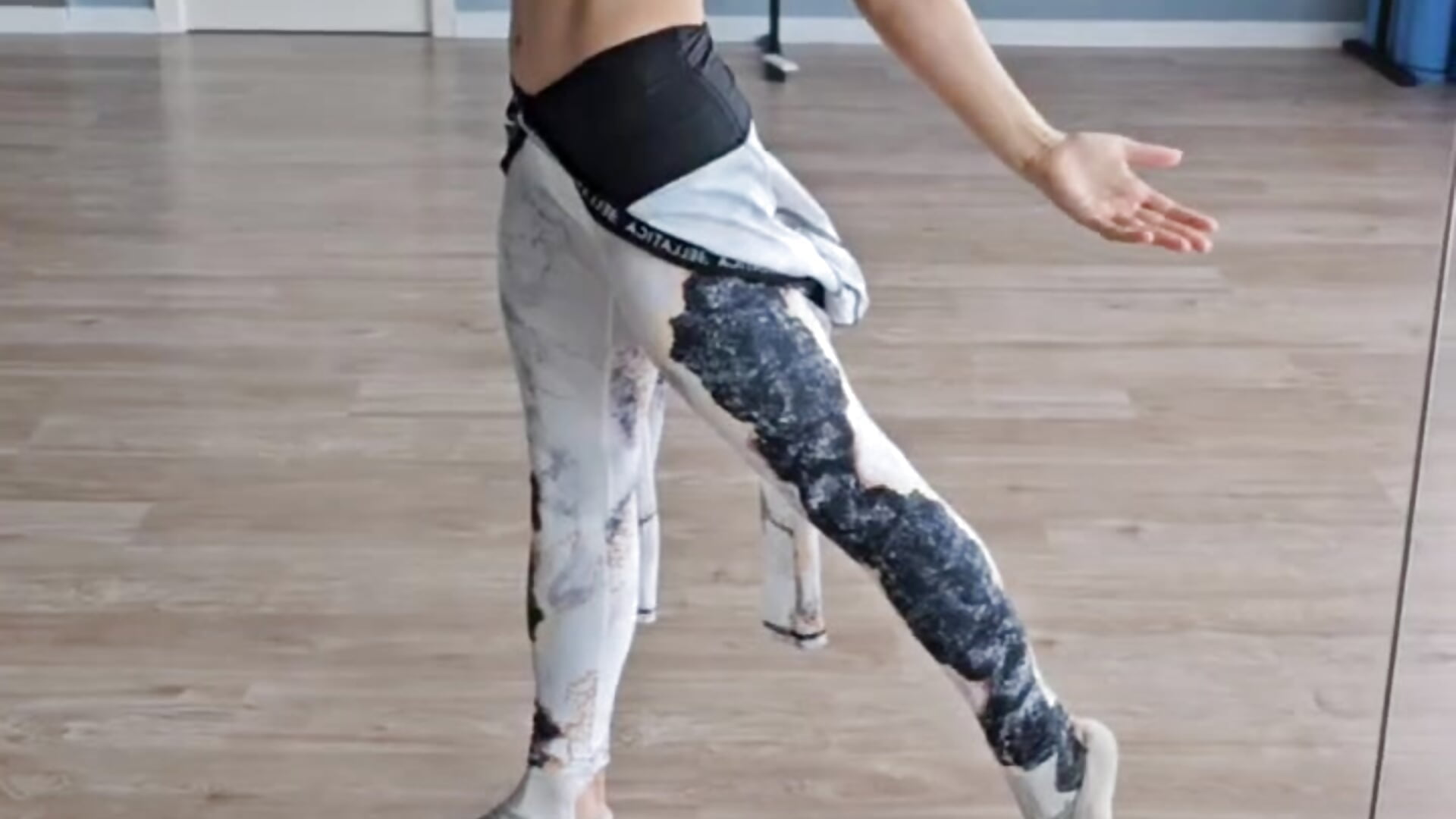 video_2 - video của người mẫu cam Salionne