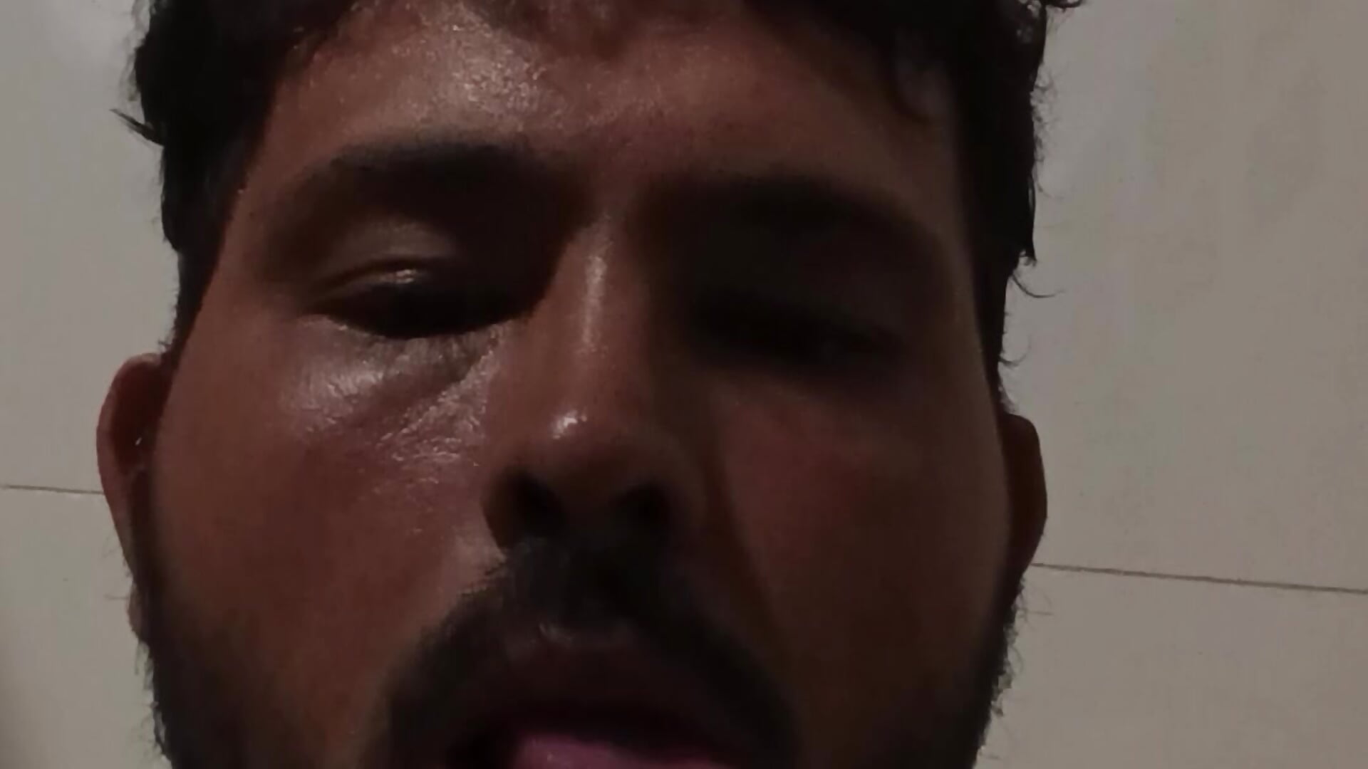 1000126952 - video di Ambooli modella di cam
