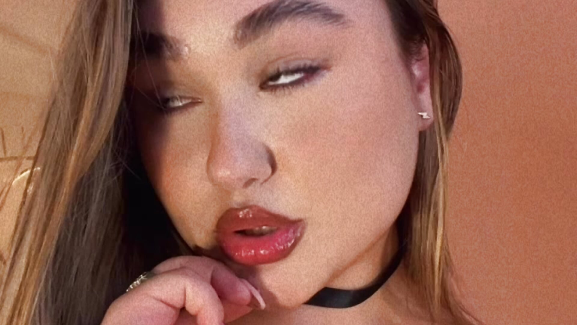 Fire🫦 - video by Soouf_ cam model