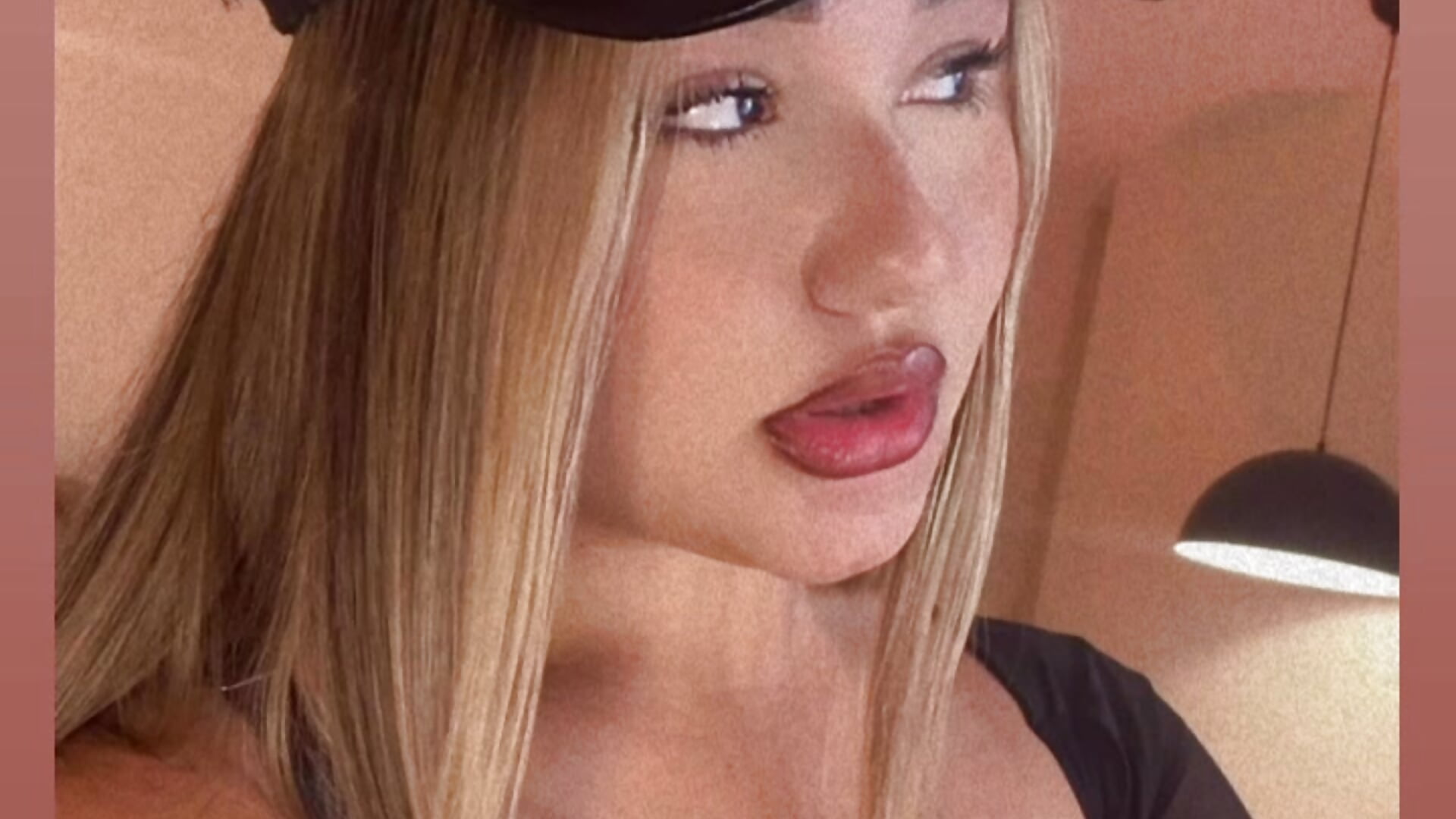 💋 - video by Soouf_ cam model