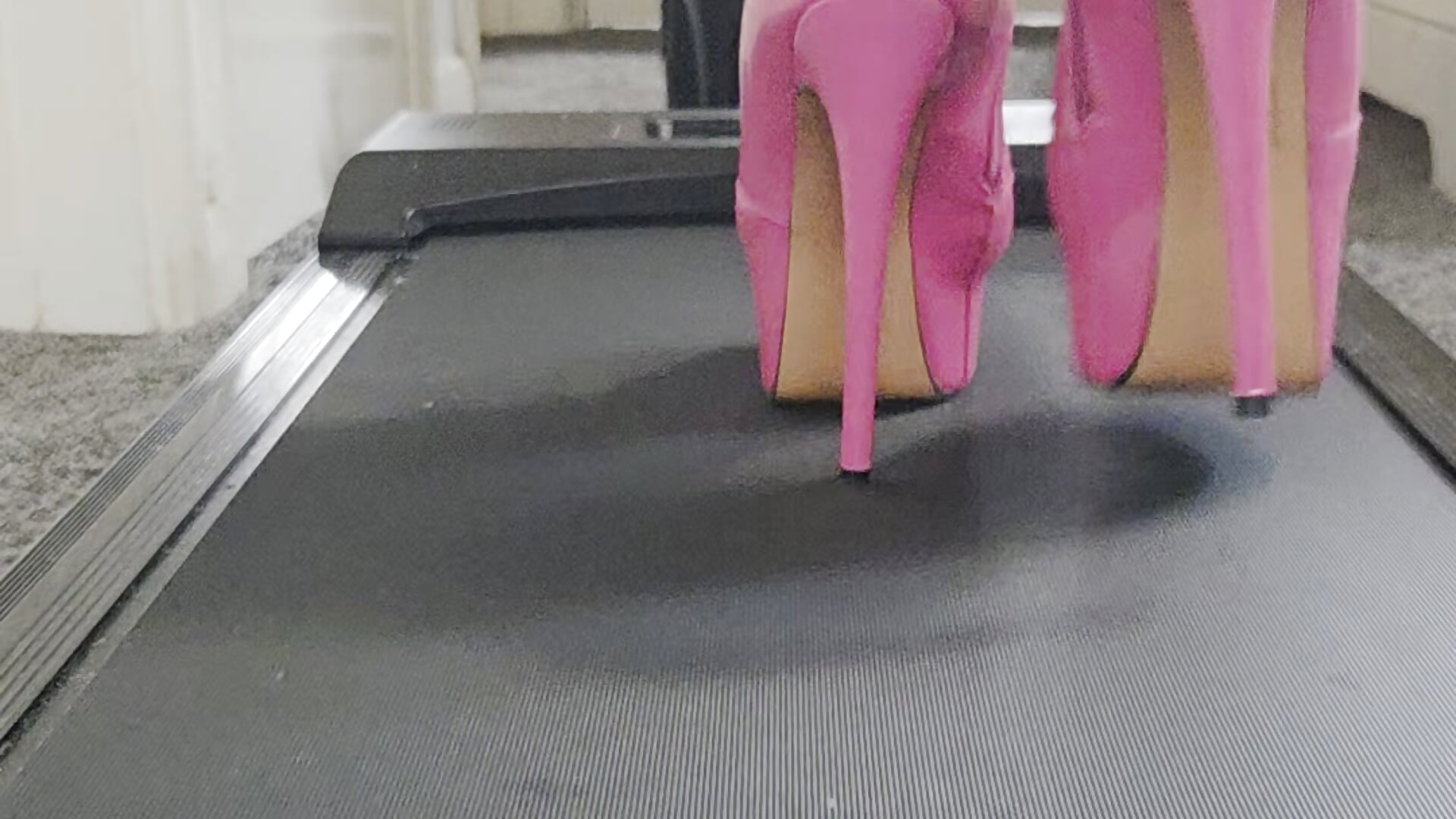 Barbie Pink Boots walking - video by X_Tallulah_X cam model