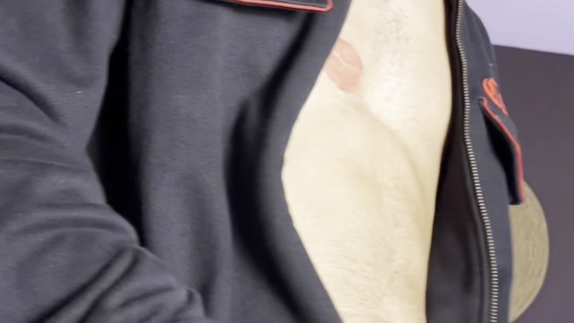 Sexy dance😈－カメラキャストのApoloRicciの動画