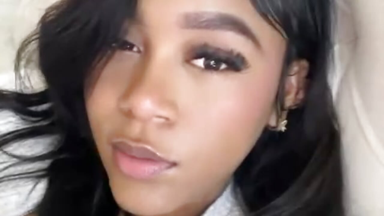 I want to caress your beautiful lips 😍😋 - video by YariRose cam model