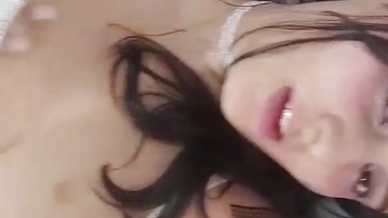 tits out — filmik Layla_Latina, modela(-lki) na kamerkach