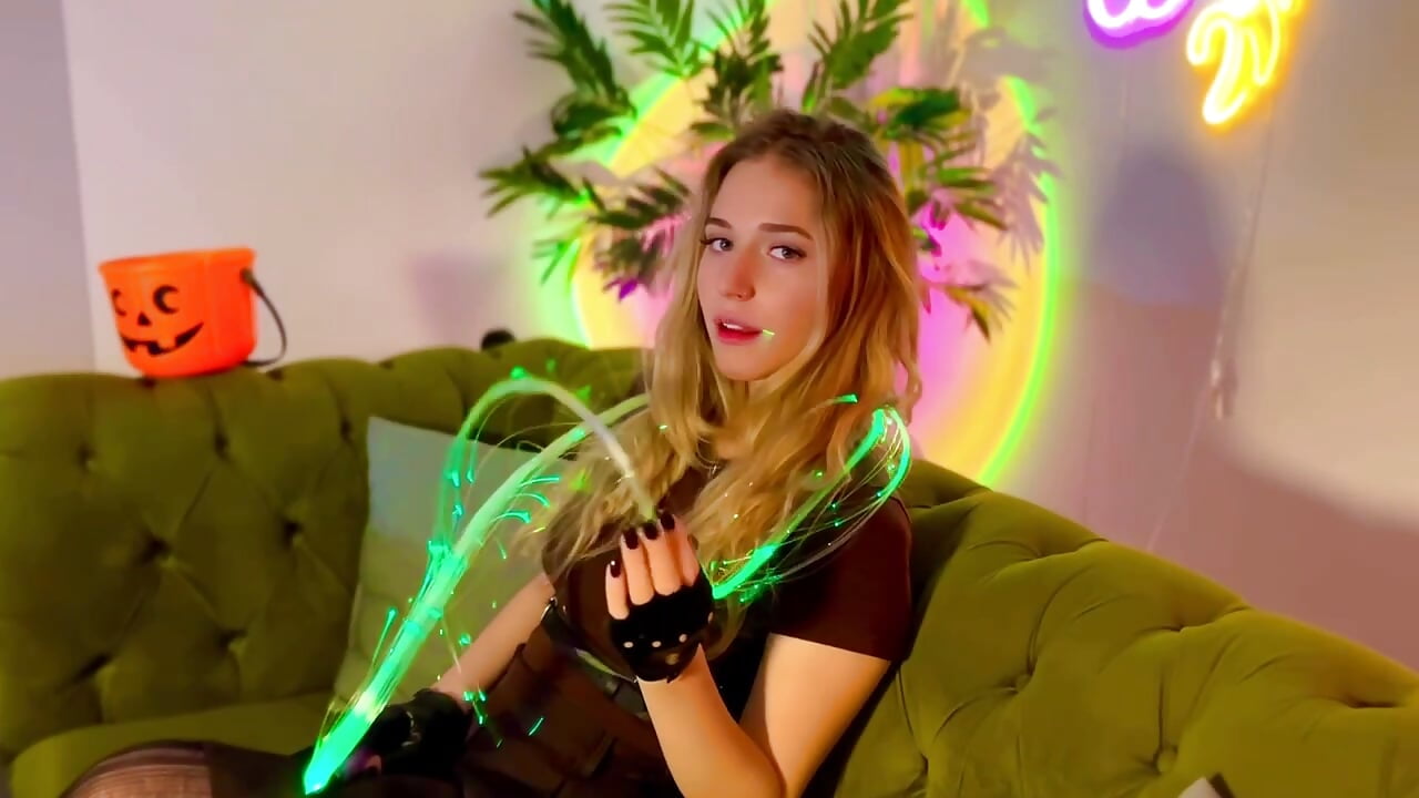 Mia Croft😉🔥 - video by sassy_cutie cam model