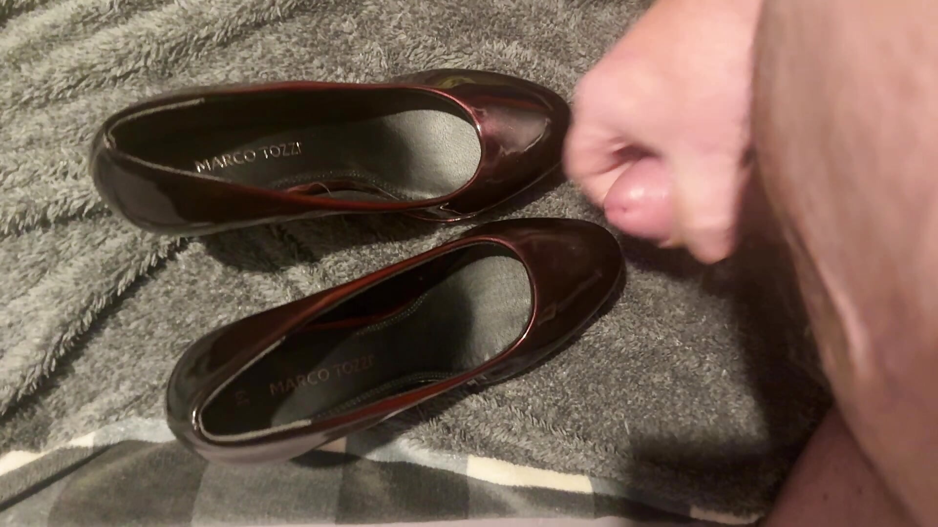 Cumming on new heels arrived today - clip cu fortheloveofheels74 model videochat