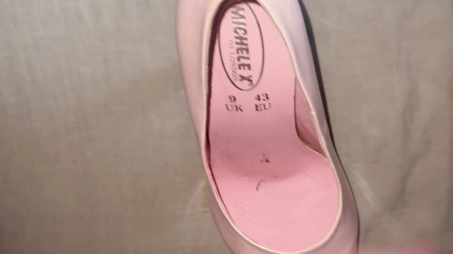 Cumming over pink patent heels - video van fortheloveofheels74 cam-model