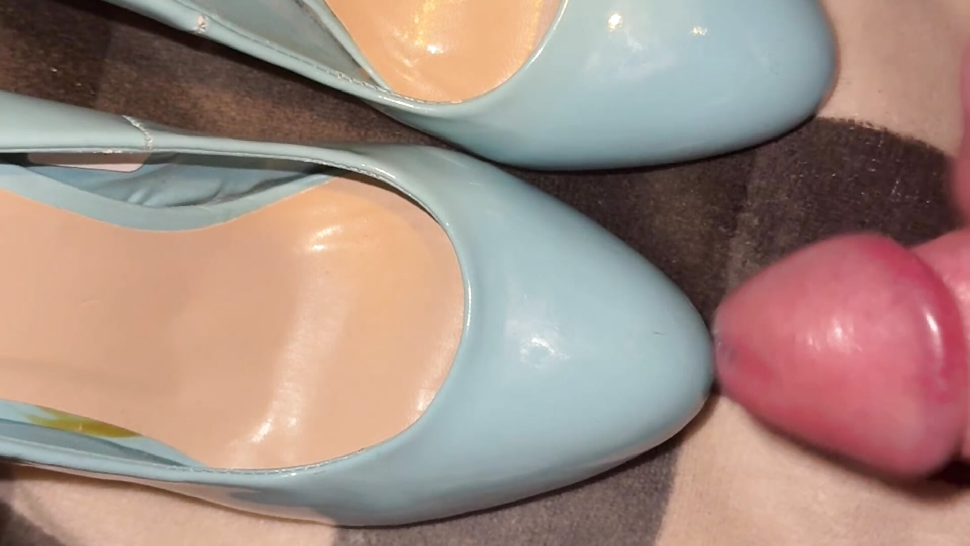 Cumming on new heels - fortheloveofheels74 캠 모델의 동영상