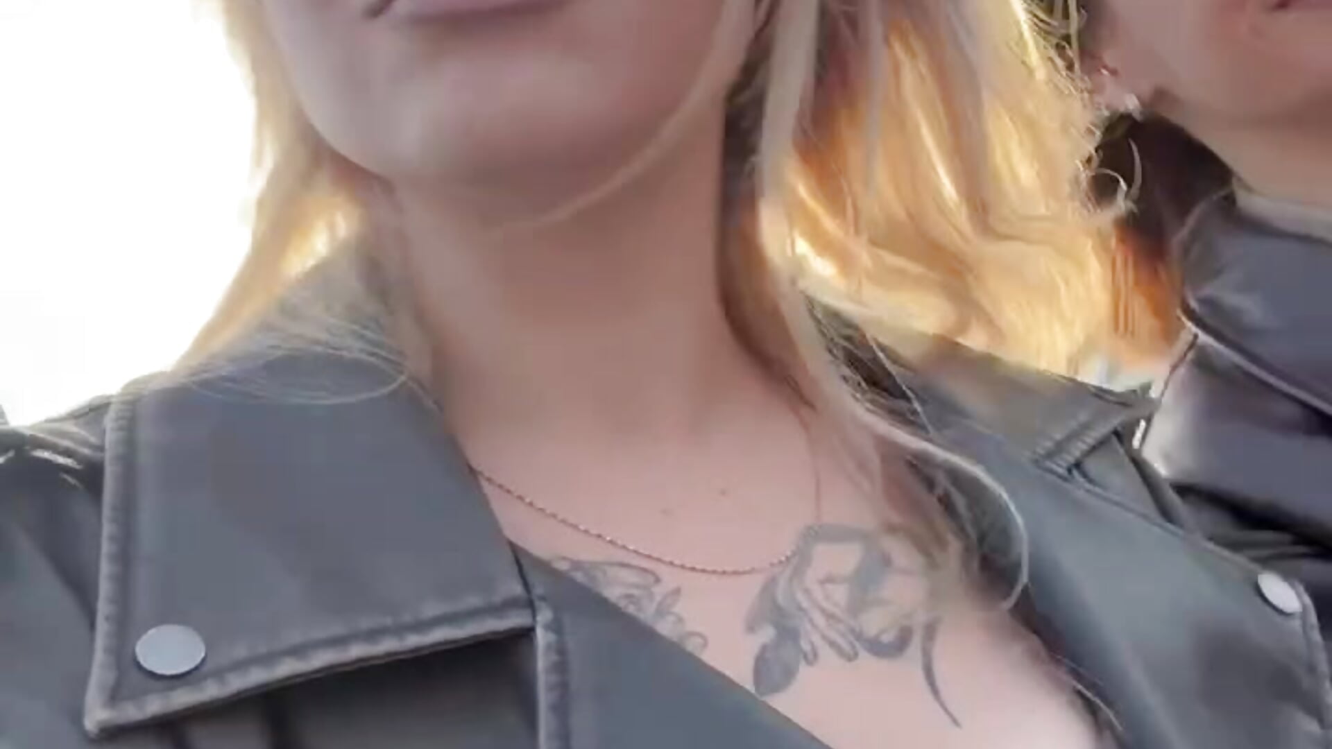 Exploring city - video by girls_n_roses cam model