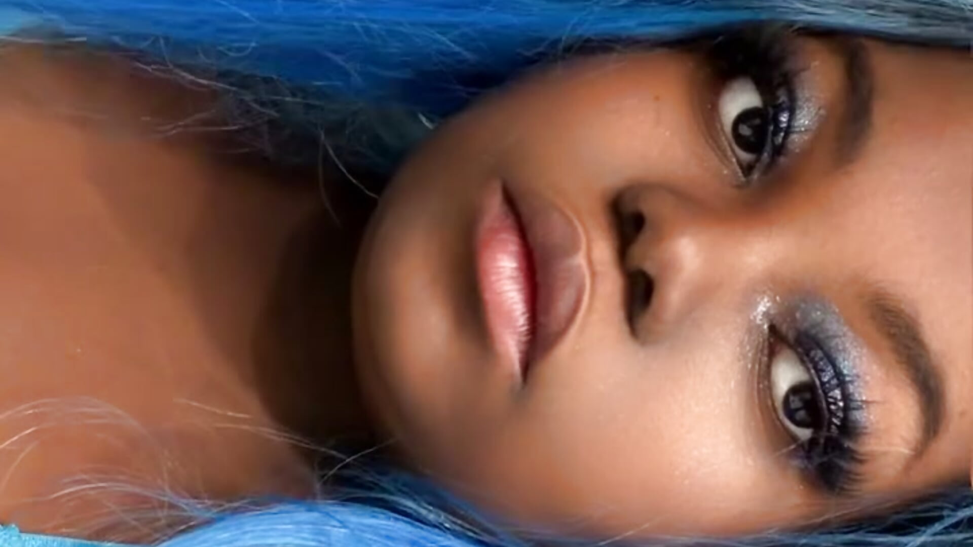 En mode bleu🤗🩵 - video by rosecoquine88 cam model