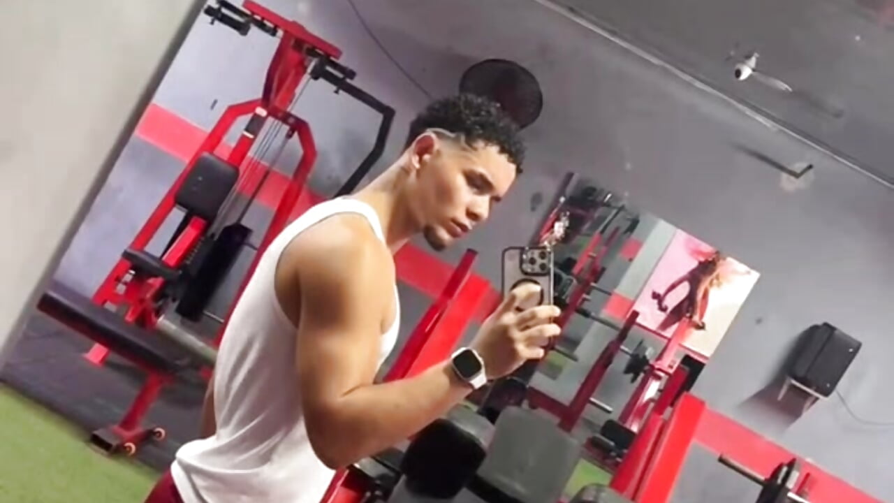 In the gym - video by Arthur_Louis cam model