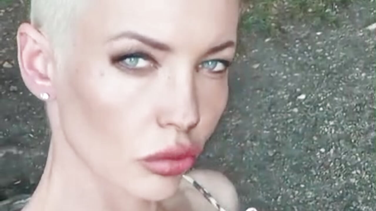 1000033355 - Vídeo de Blueskynicci, modelo de vídeos