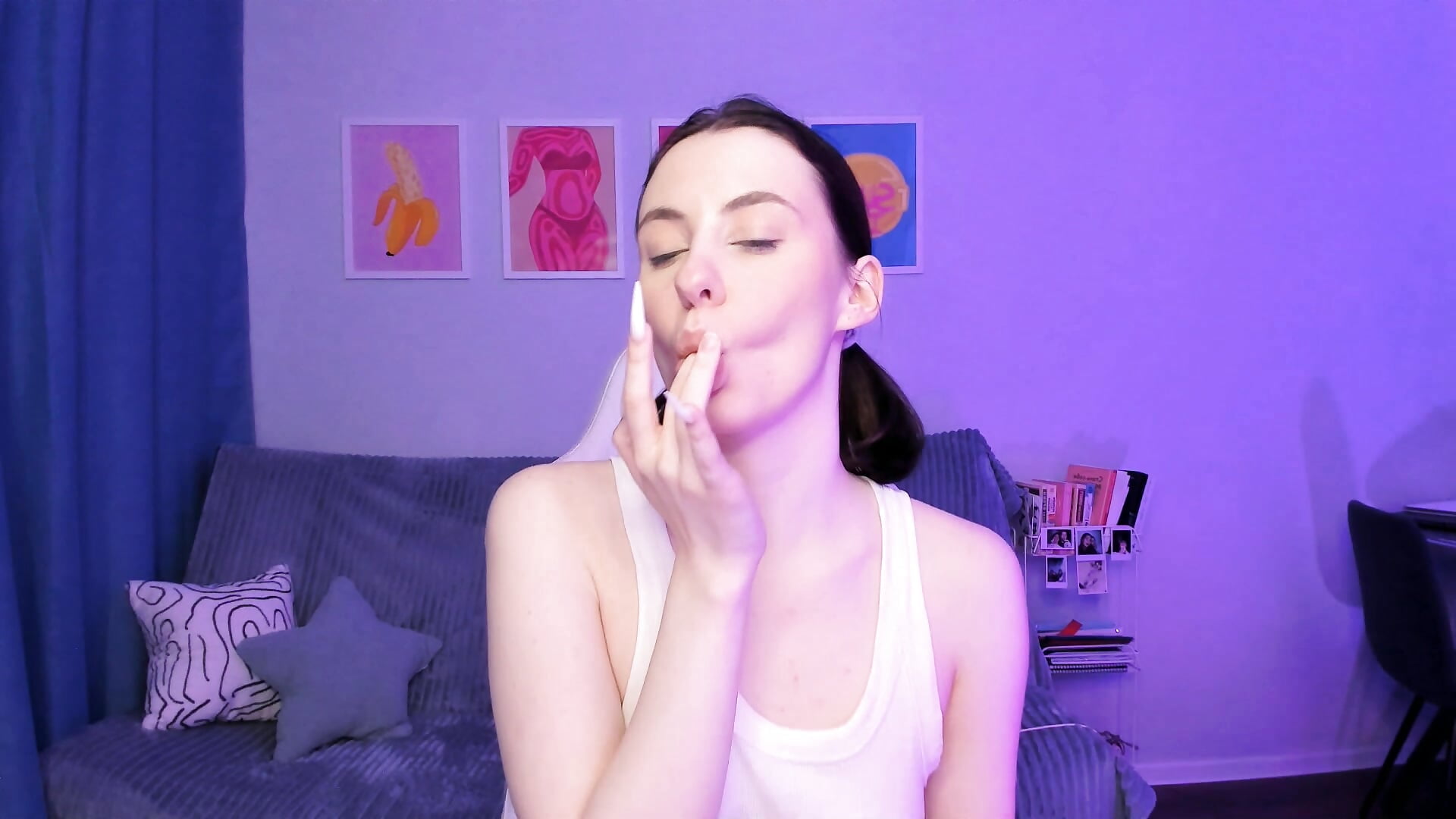 suck finger - video by Baby_Annabelle cam model