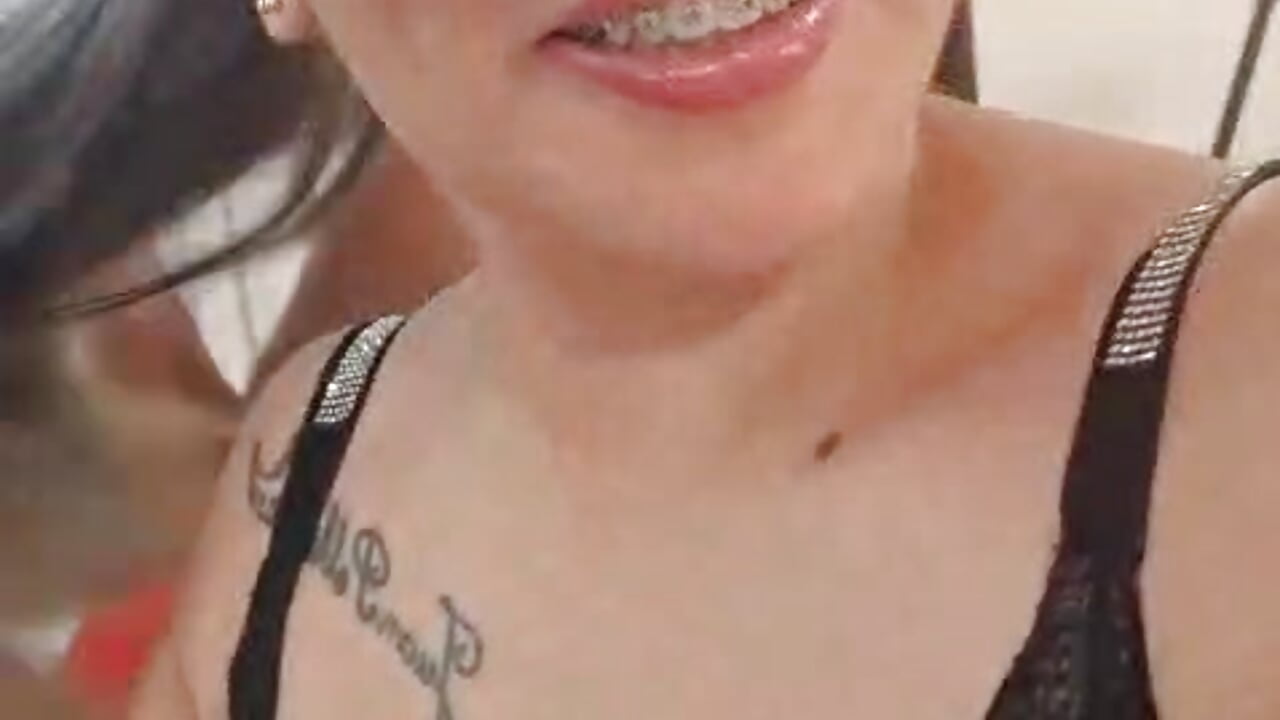 latina - video by chanell_halle cam model