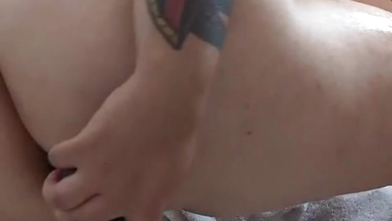 hottest in my bath ! playing with my toy - emma_jewl 캠 모델의 동영상