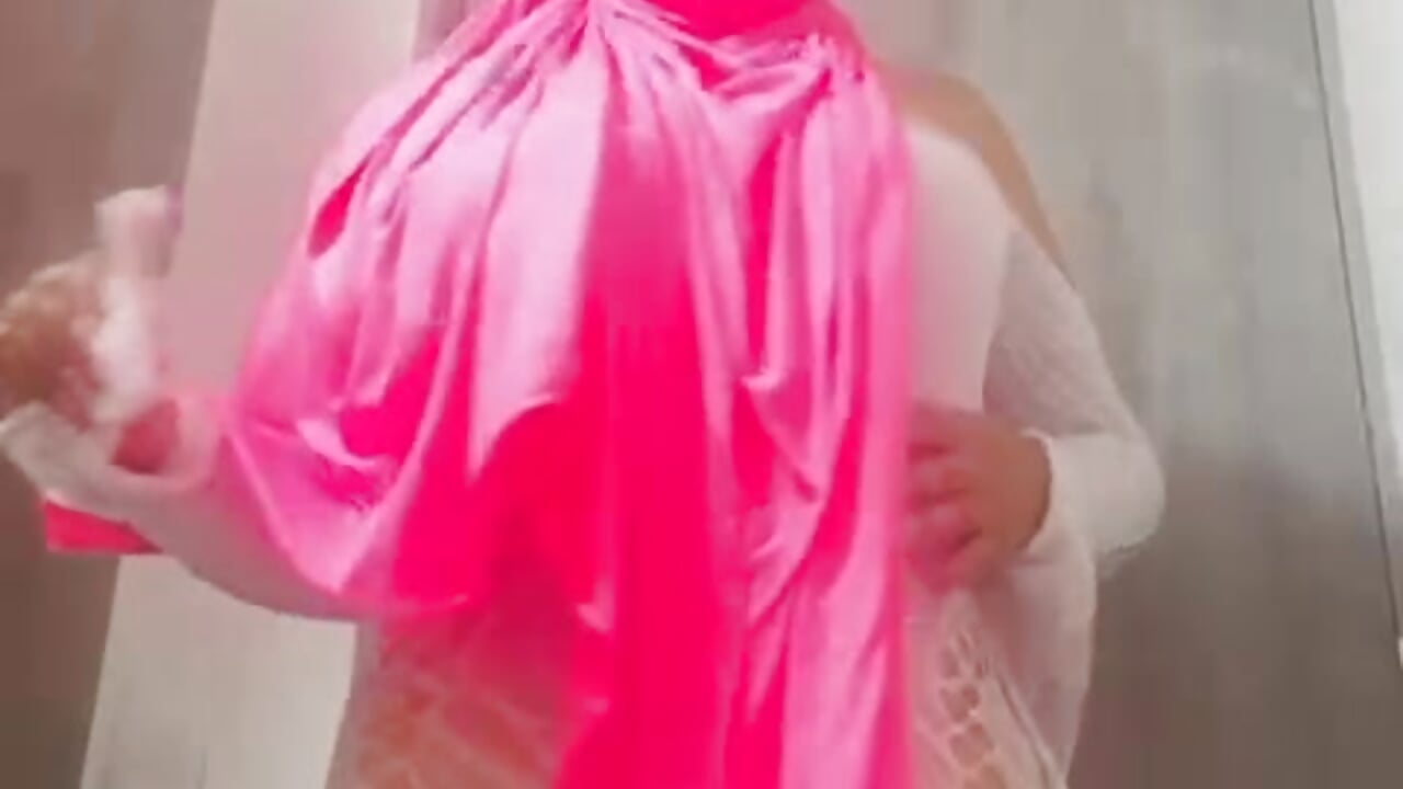 beautiful arabic girl dancing for you - video by nayla_1 cam model