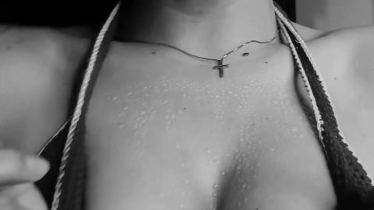 🖤🍒massage my tits in the dark🖤🍒 - video by julietasweet3 cam model