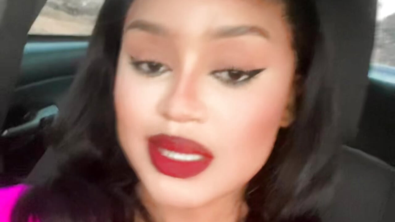 profile-intro-video-1784563759 - video by Amberr_Roose cam model