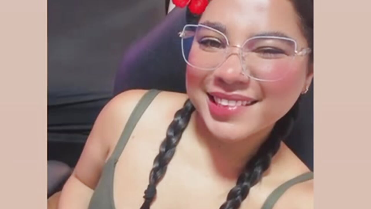 Every move hides an intention. 🫦😈 - video by MelissaHex cam model