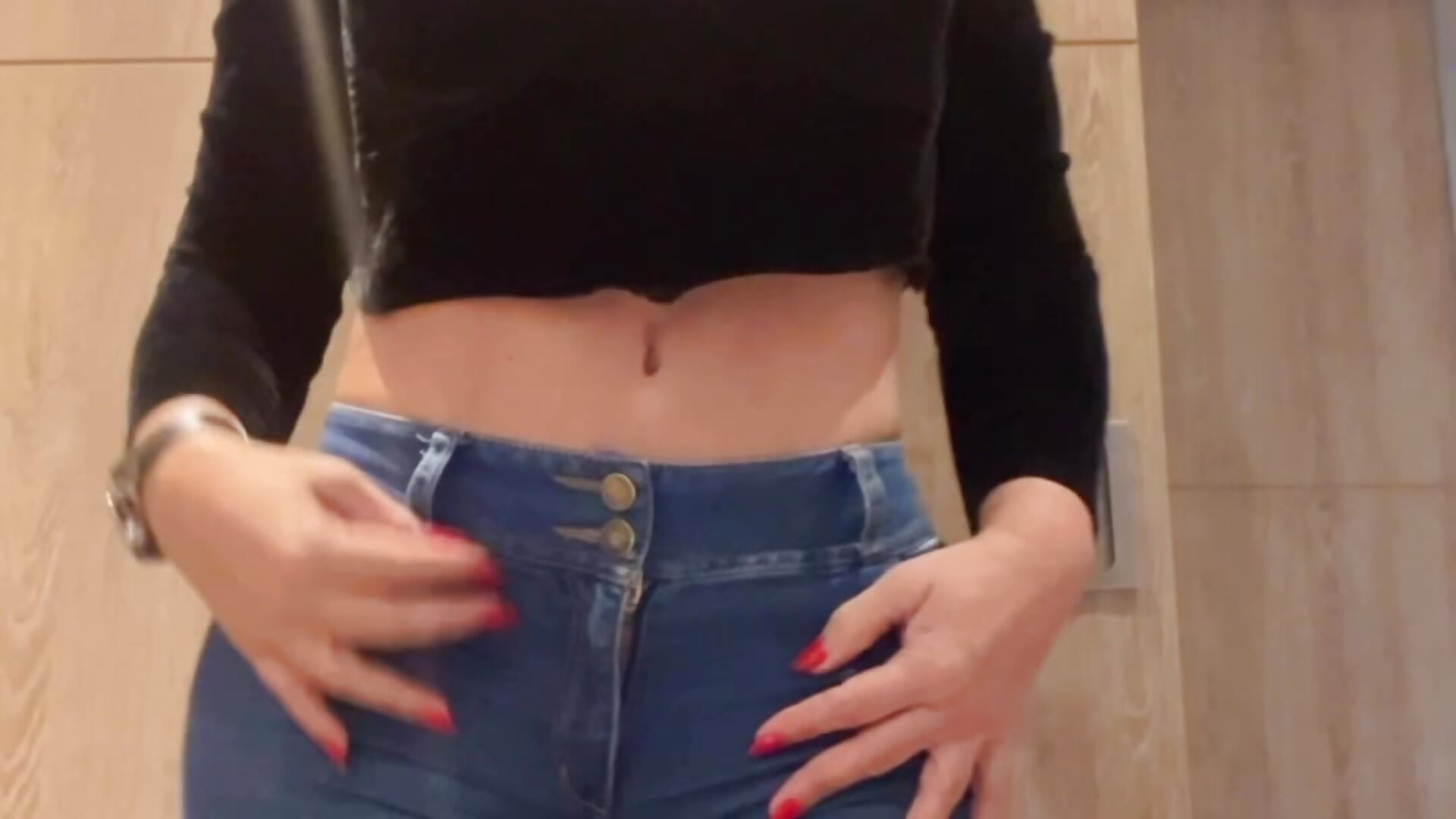 You can see my beautiful tits, what do you think? - video by AngieVelezMilf cam model