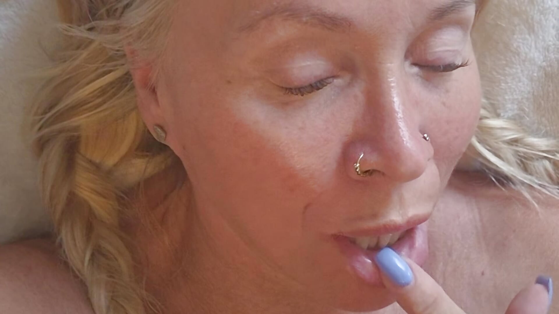 Come see whats under the towel– Ashti_Grace kameramodell videója