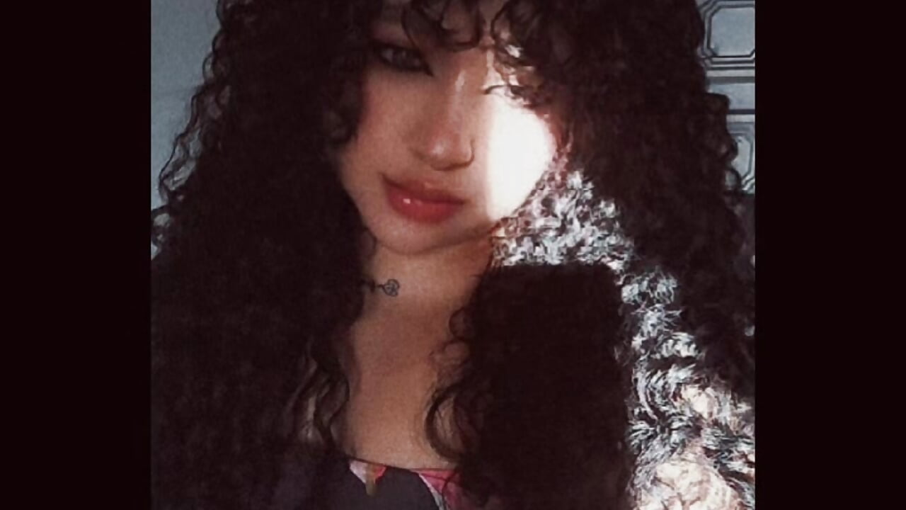 🥰 - video by criiis_laurenss cam model