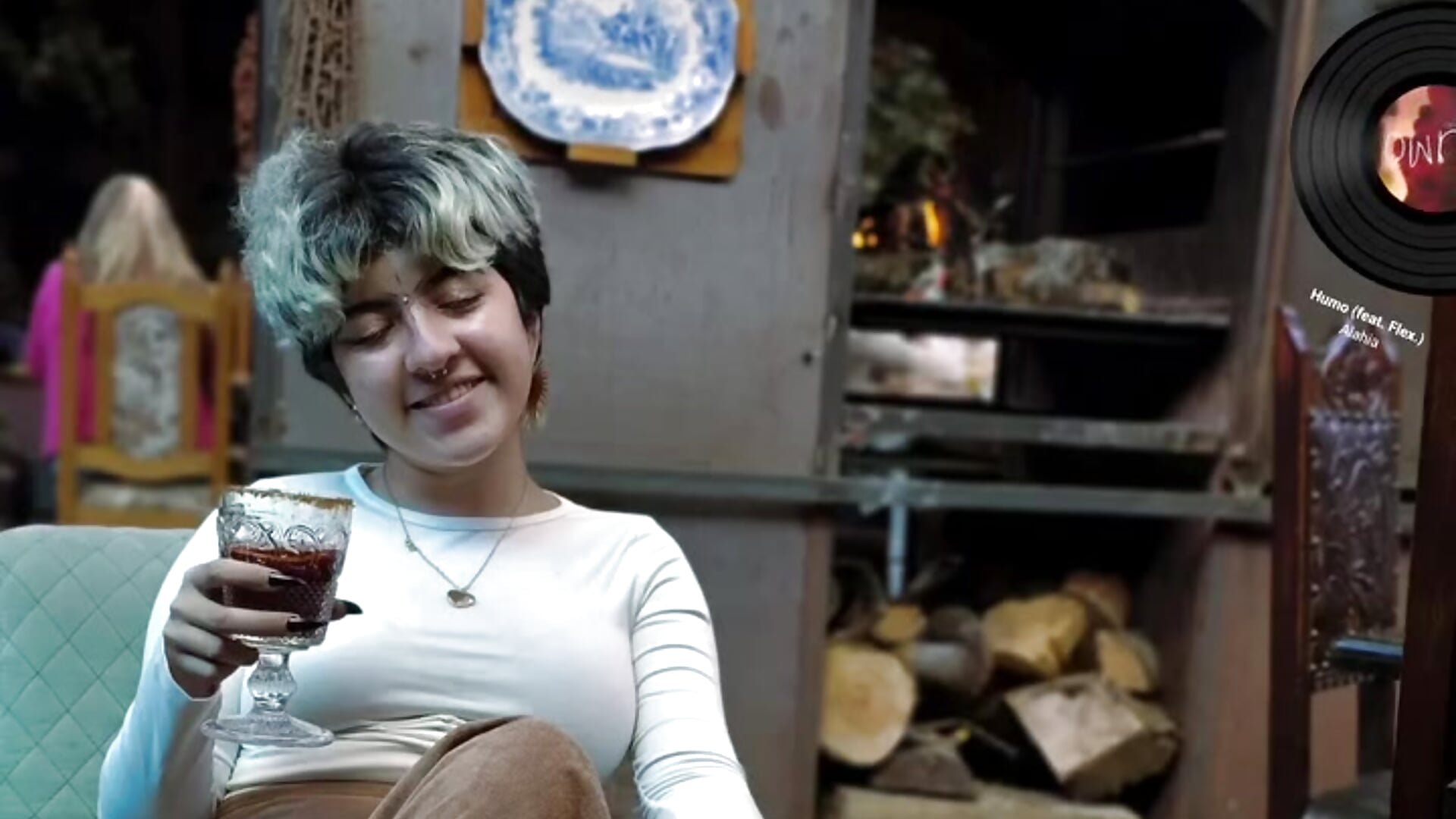 Share a cup of wine with me– Lotto_bloom kameramodell videója