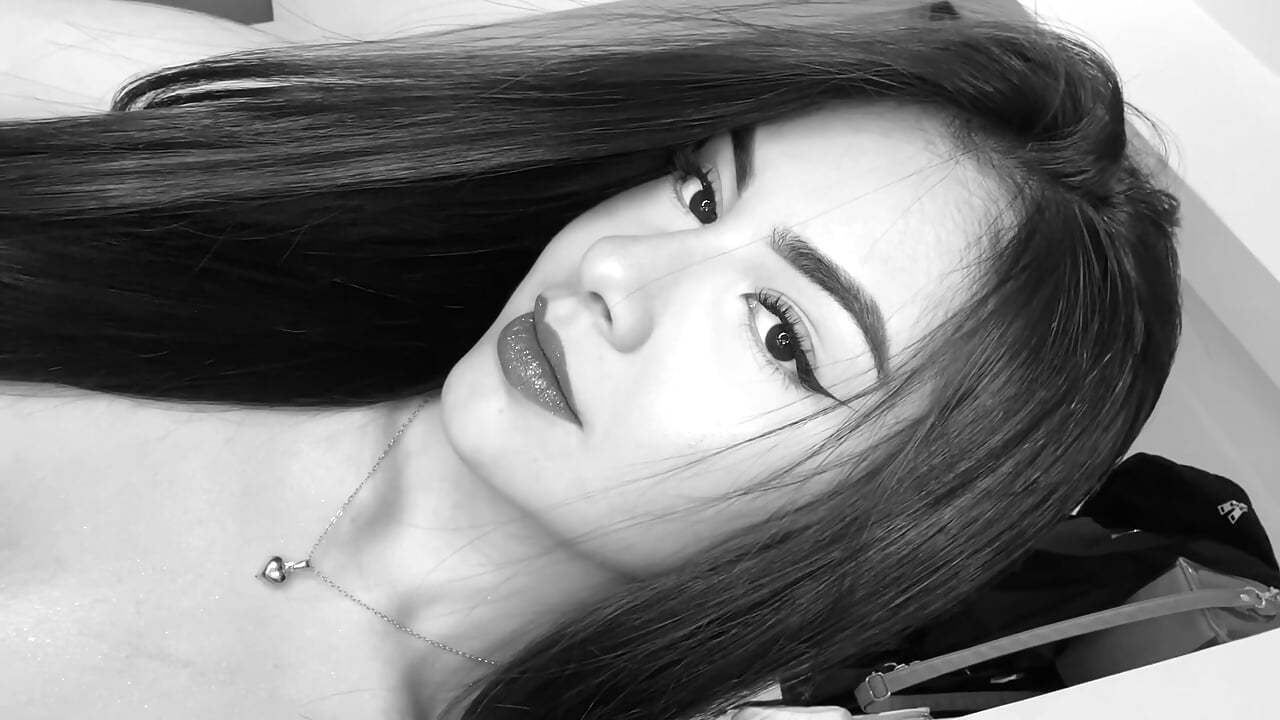 Only me 👸🏻 - video by IslaCole cam model