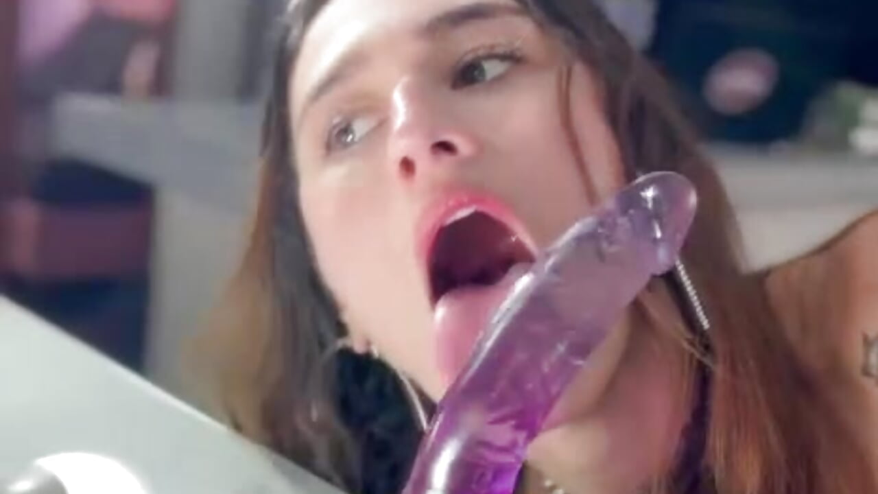 Blowjob in front of the mirror🥵 - vidéo du modèle de showcams Violet-Storm-