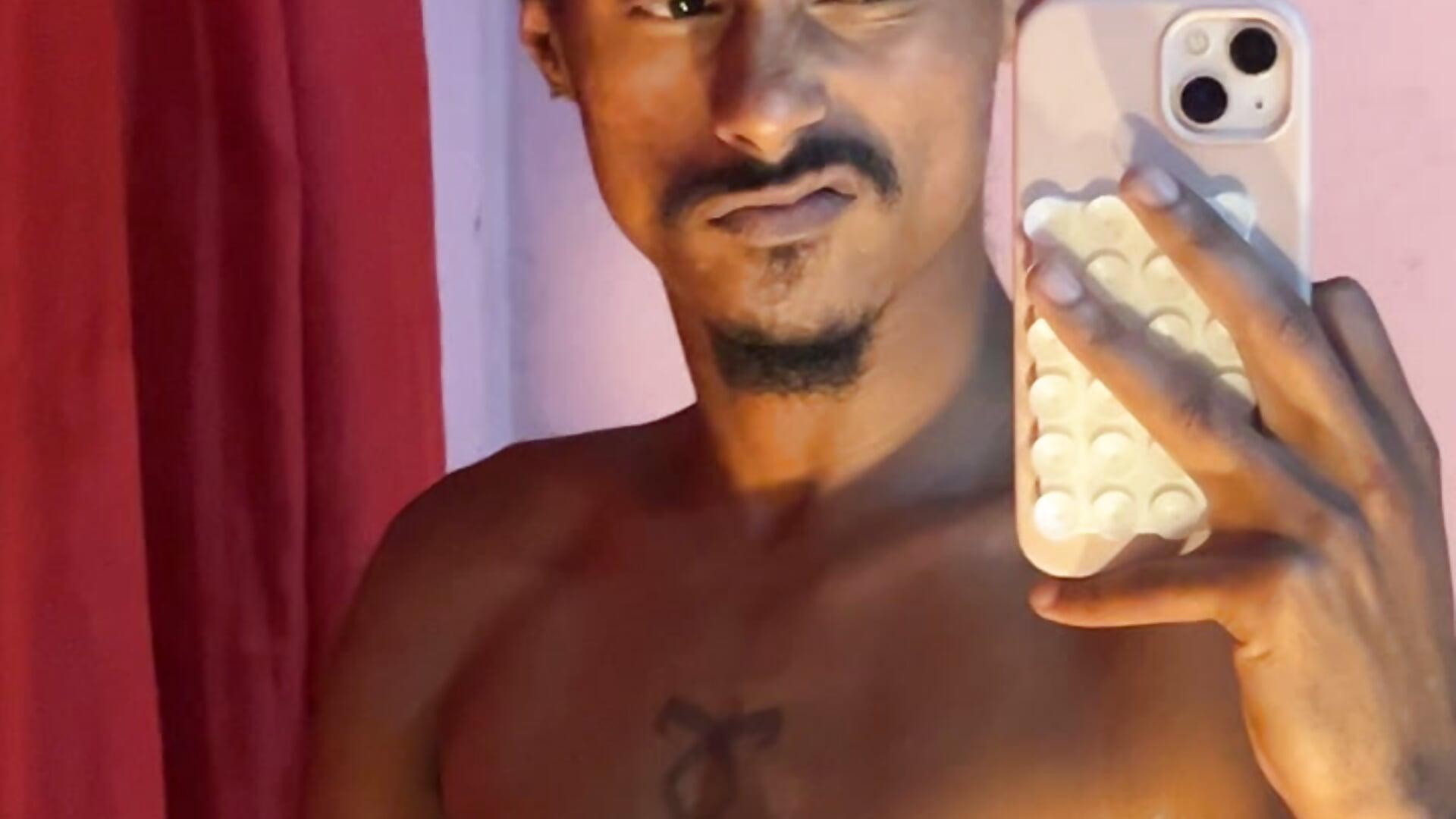 1D8FC285-63C9-426D-8105-A3E8993ED96B – video modela na kameri Pretin__pass69