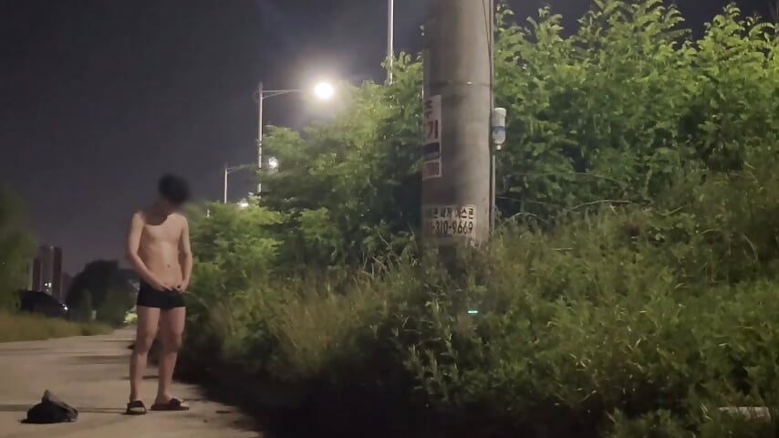 Peeing & Cum - video by asdkr123 cam model