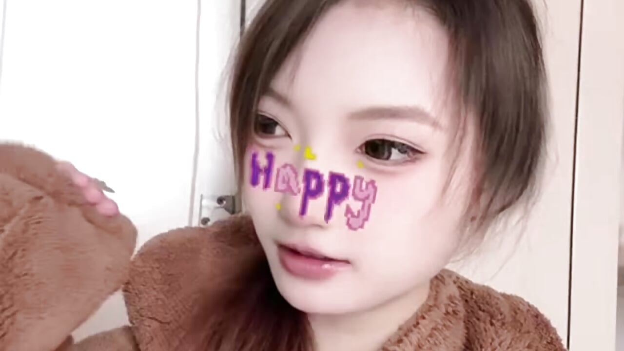 4098893261085341867 - video by XQ-35 cam model