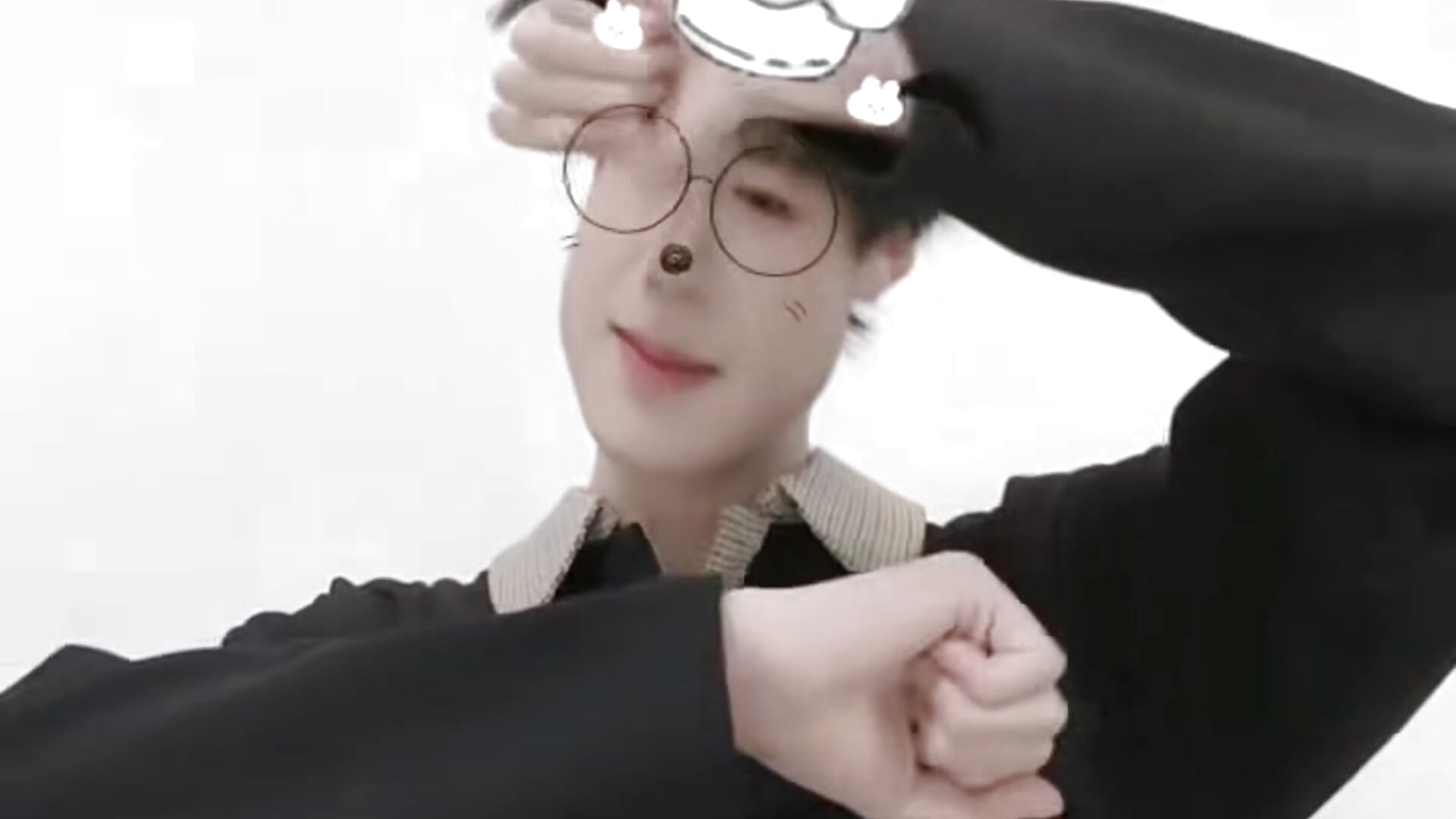 美美的妆容爱了吗宝贝 - vidéo du modèle de showcams QYBOYS-001