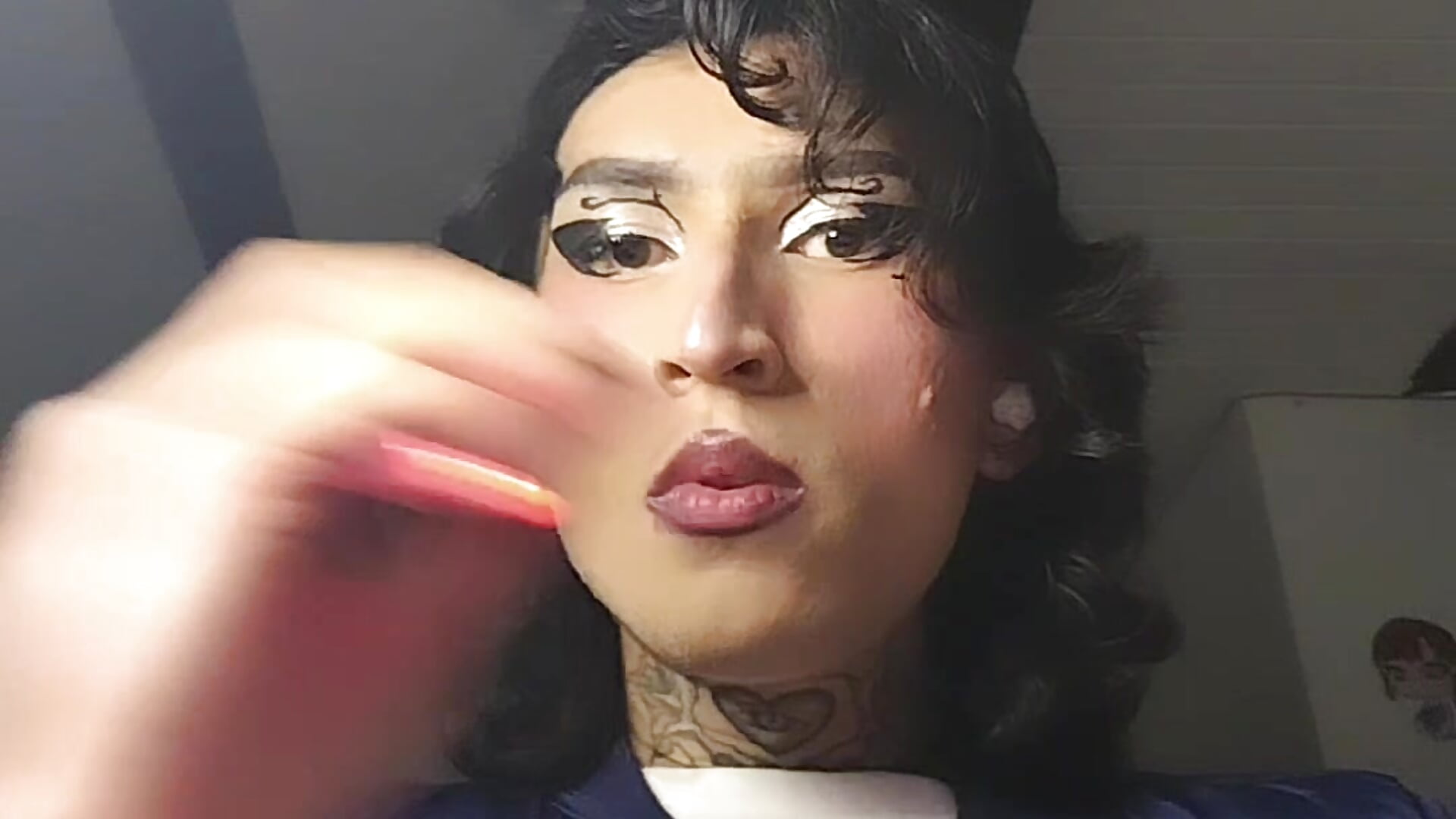 with curly hair I see super top - video by Sakura__Love_ cam model