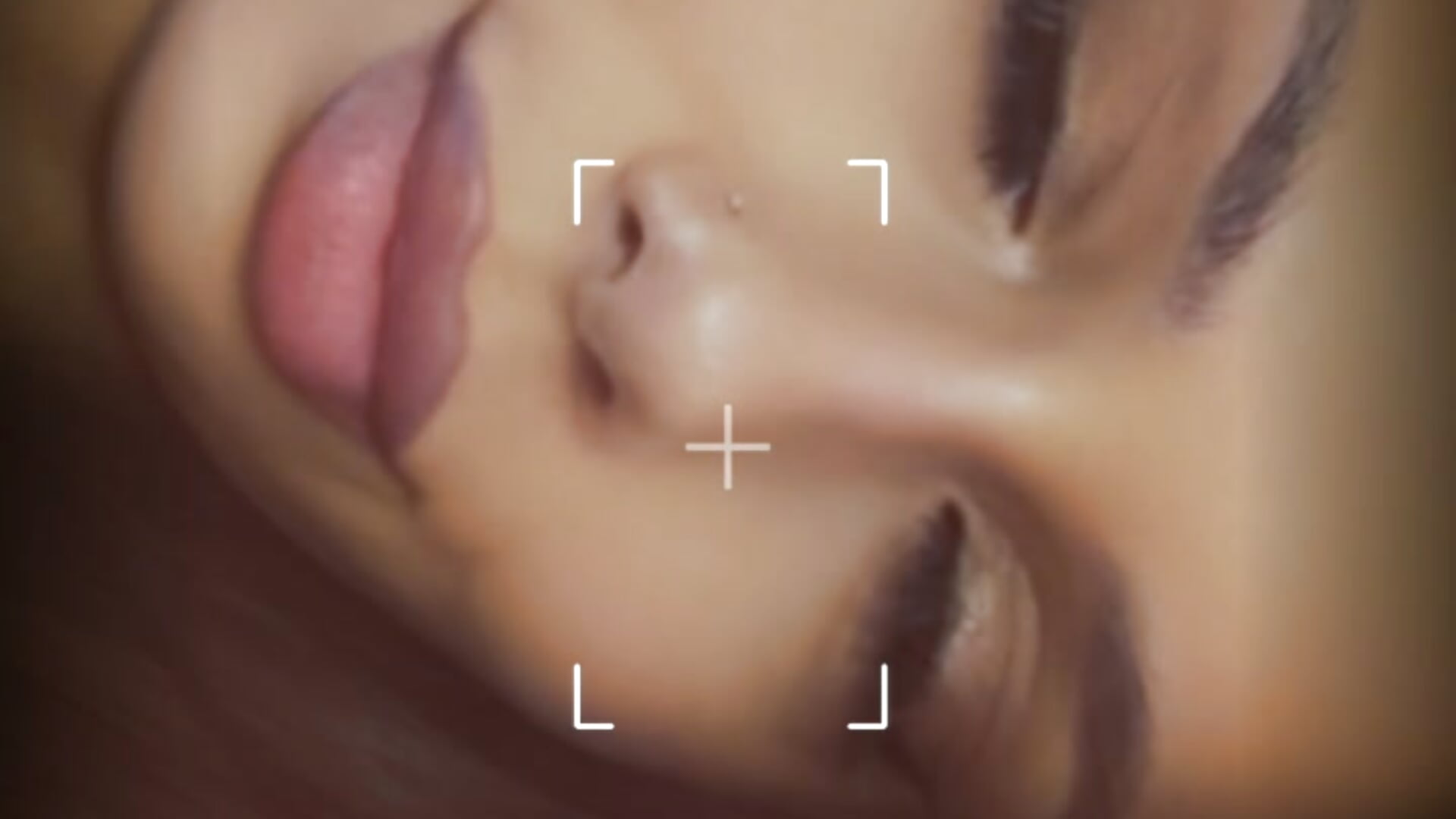 Look into my eyes – video af Aisha_Bee cam-model