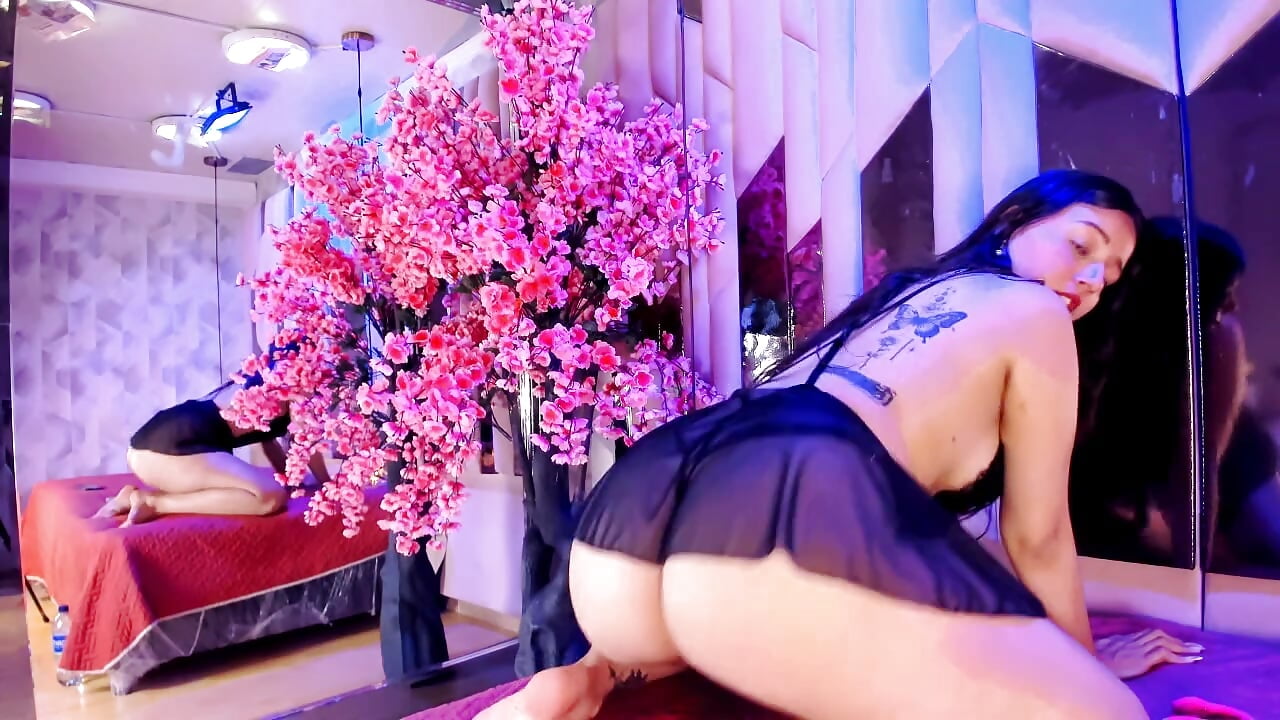 I want to bounce on your big butt 🥵🍆 - video by Noahpearl1 cam model