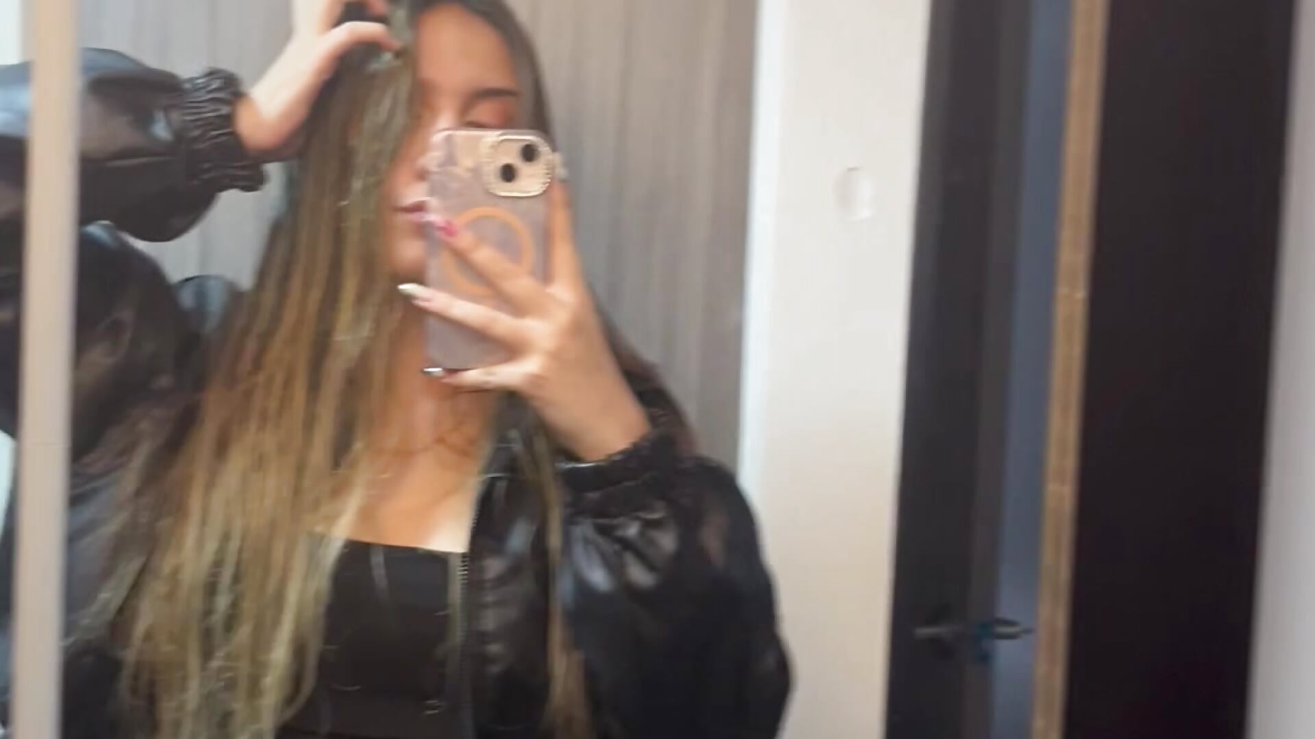 Ready to go out for a walk💘 - sarah_honey__ 캠 모델의 동영상