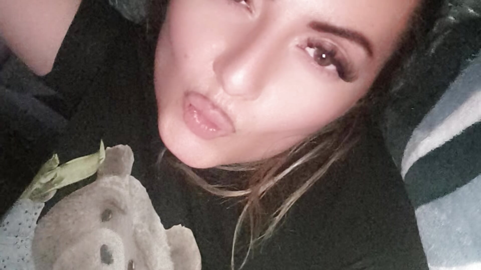 1000038575 - video by Sweetredvelvet cam model